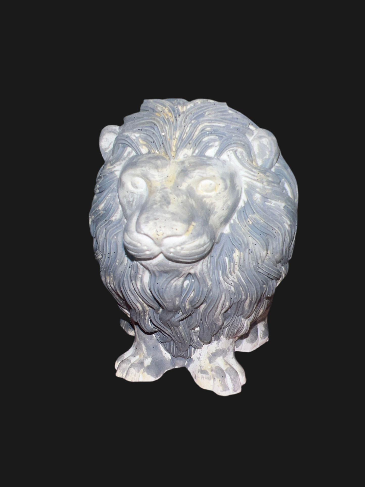 Löwe aus Keramik in der Farbe grau /weiß mit Glitzer handgefertigt „Lion“