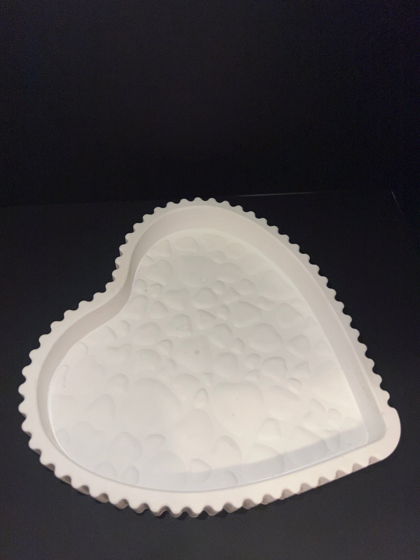 Schale herzförmig Relief gestreift