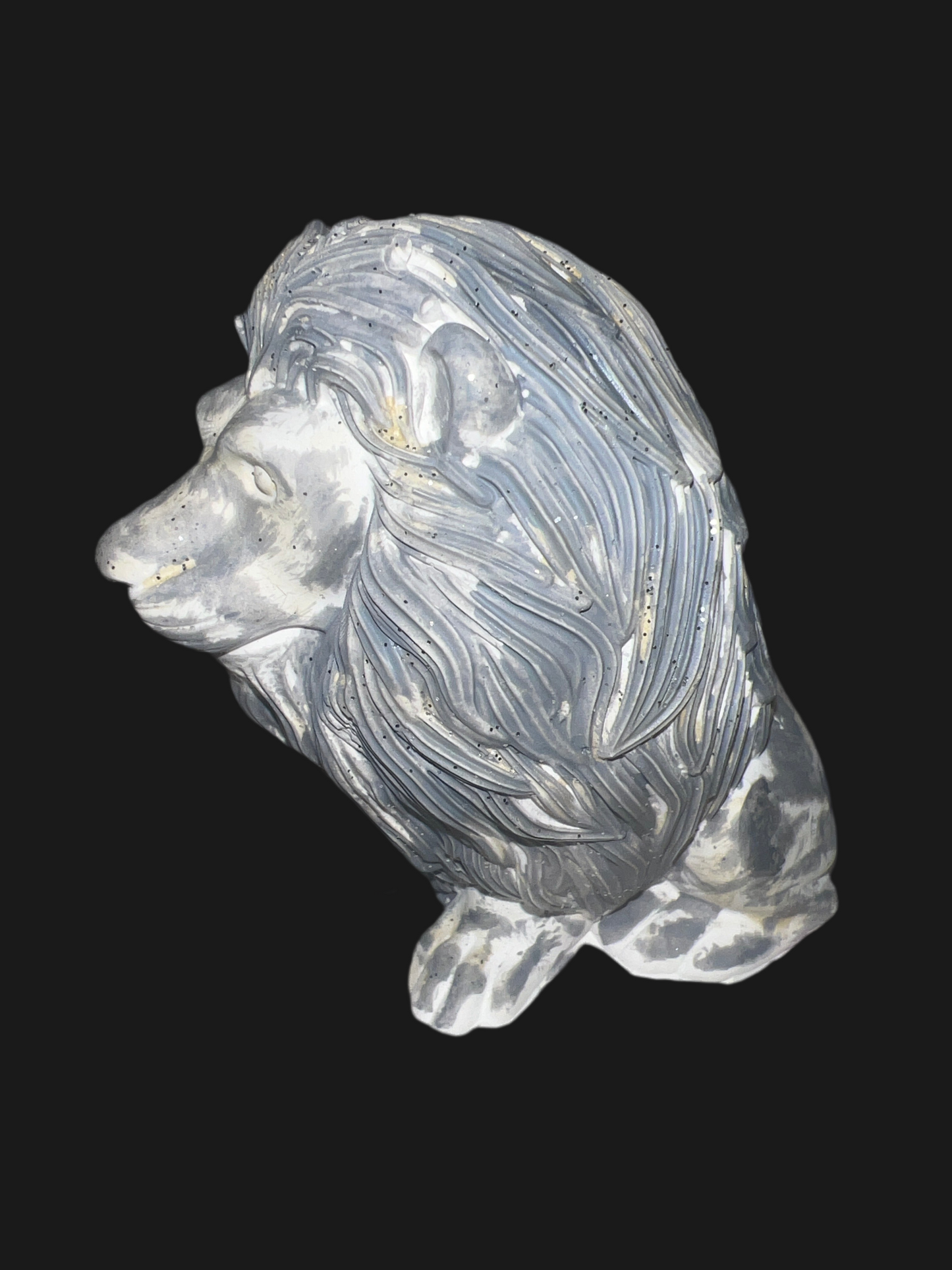 Löwe aus Keramik in der Farbe grau /weiß mit Glitzer handgefertigt „Lion“