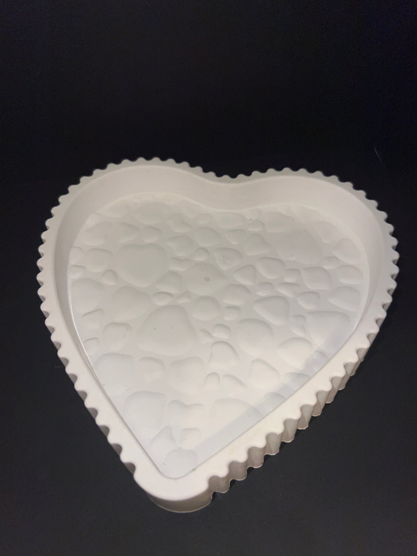 Schale herzförmig Relief gestreift