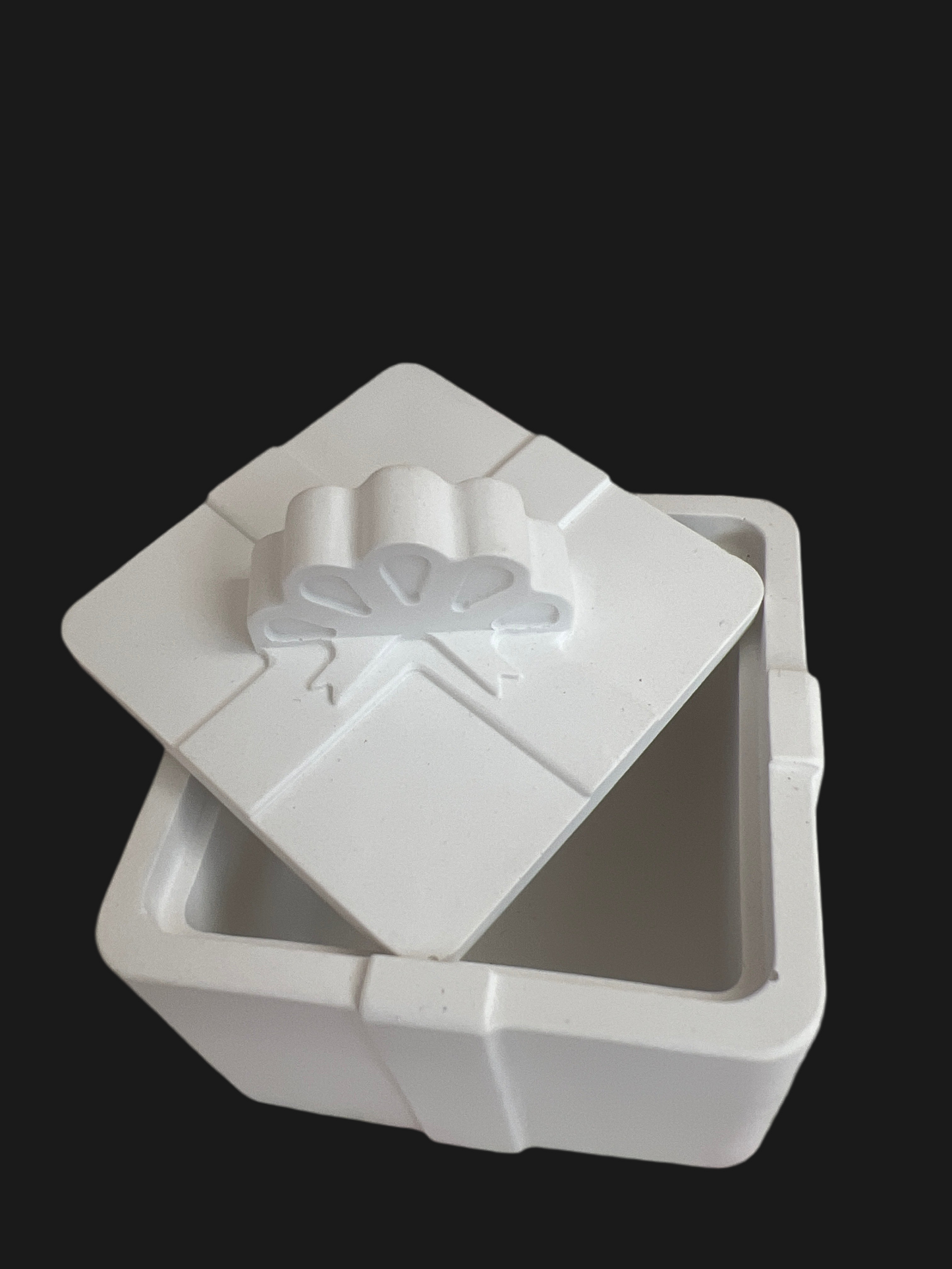 Schöne kleine Geschenkdose quadratisch aus Keramik zur Schmuckaufbewahrung usw.