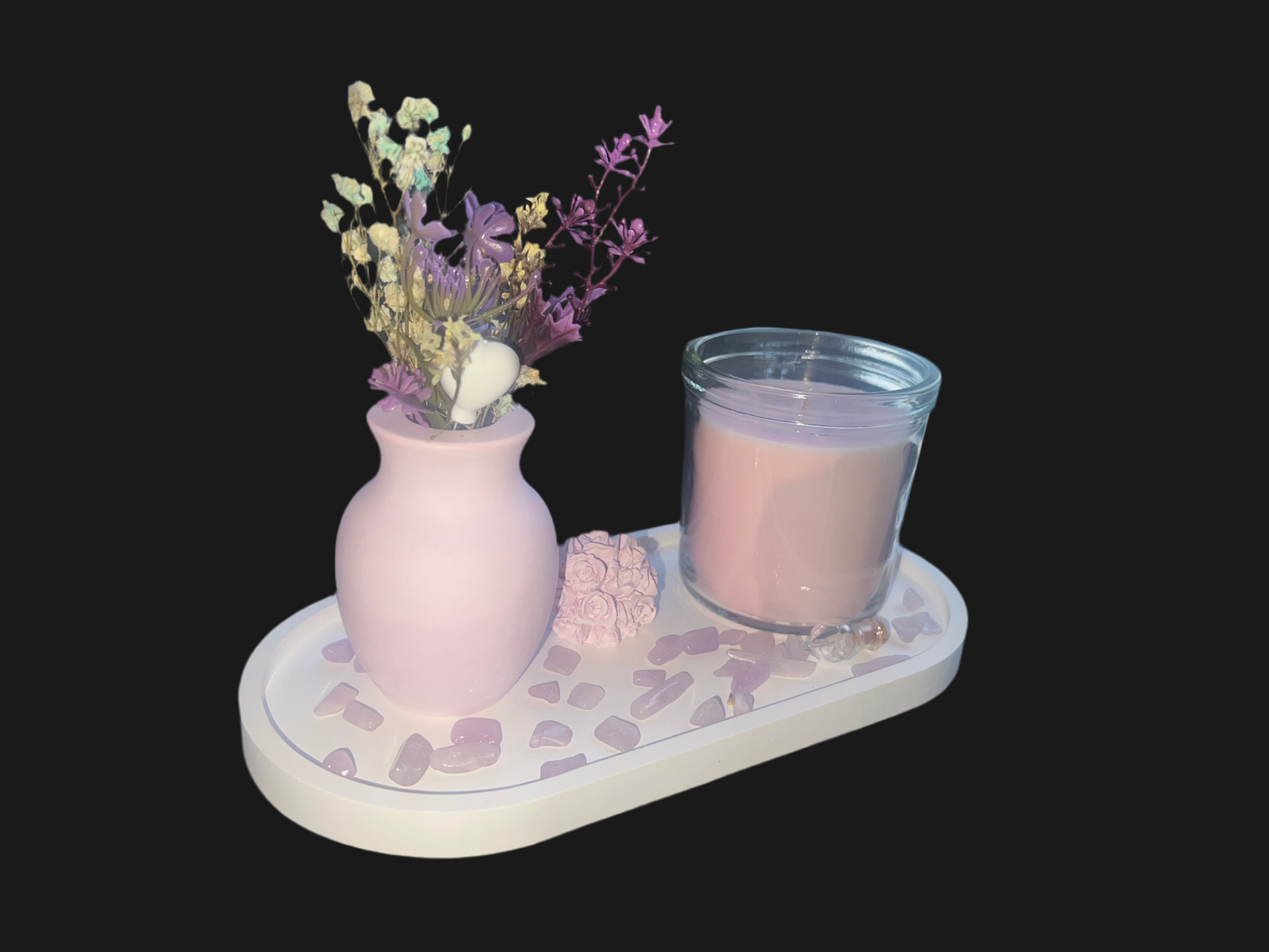 Arrangement #2 schöne Vase mit Kunstblumen  & Duftkerze im Glas“ auf Tablett 4 -tlg