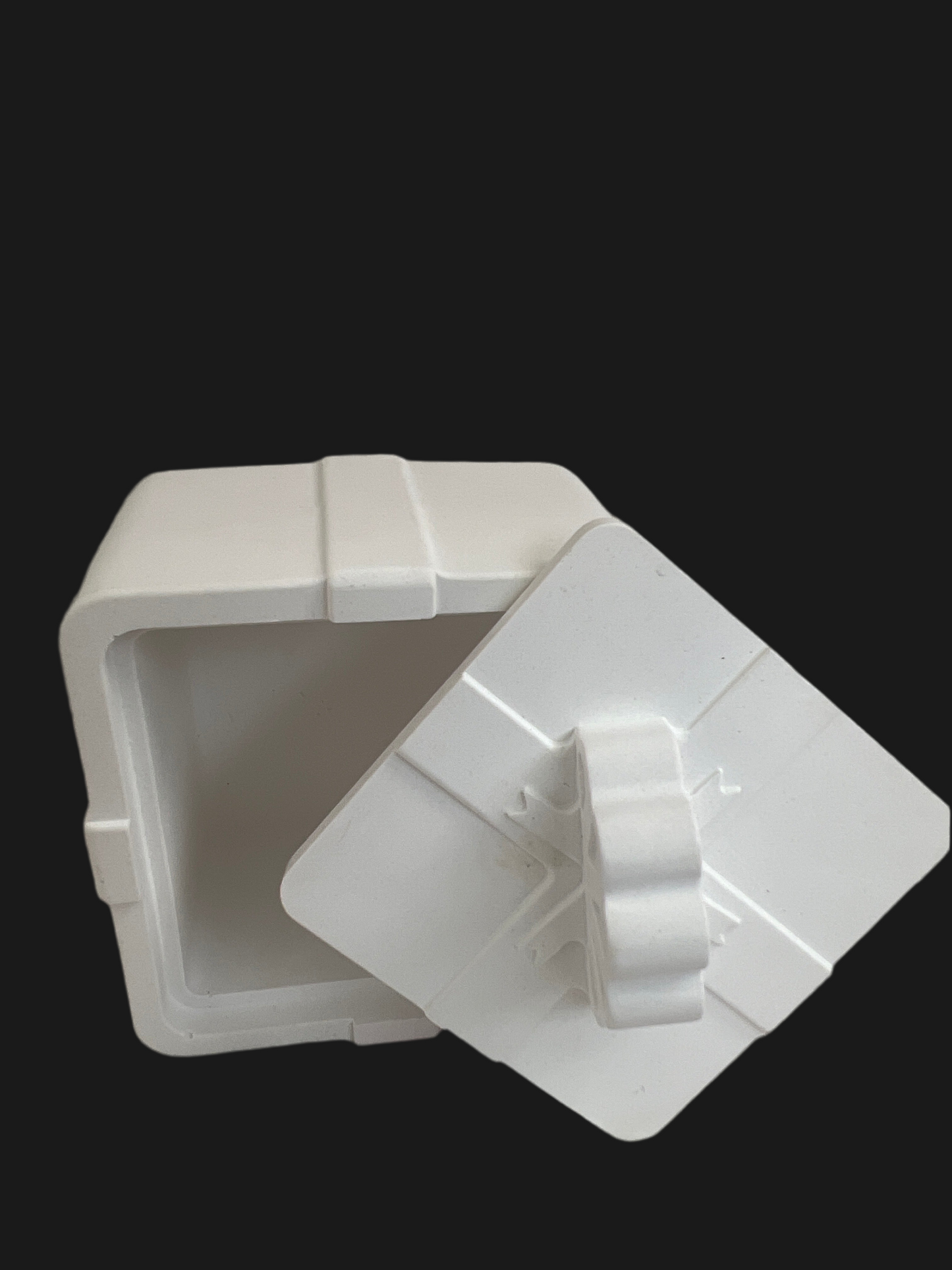 Schöne kleine Geschenkdose quadratisch aus Keramik zur Schmuckaufbewahrung usw.