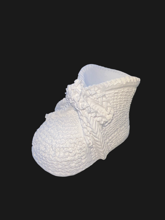 Baby Schuh „Glückwünsche zur Geburt“ aus Keramik handgefertigt in der Farbe weiß