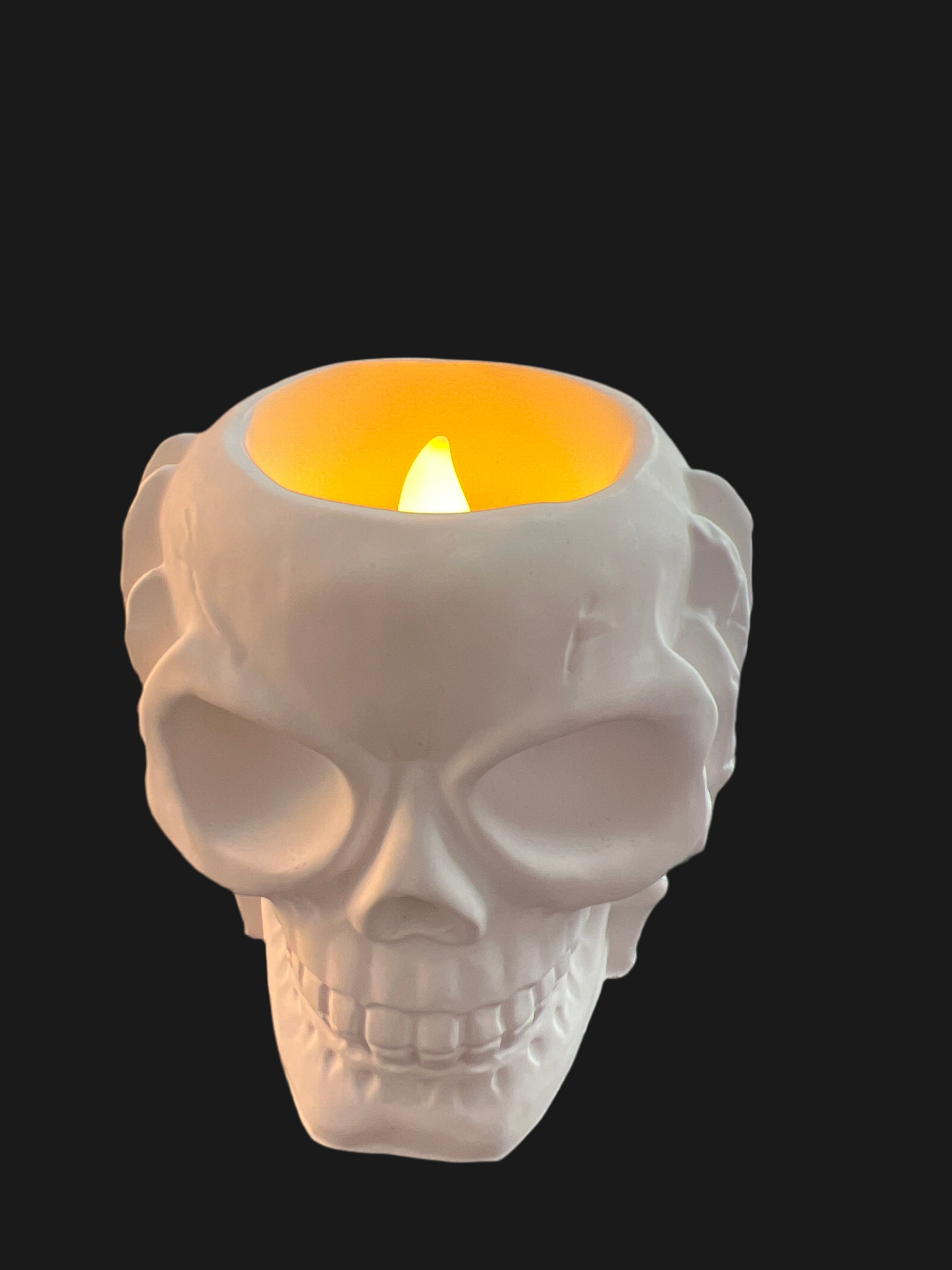 Totenkopf Schädel „nichts hören“ handgefertigt in der Farbe weiß aus Keramik mit LED-Teelicht warmweiß
