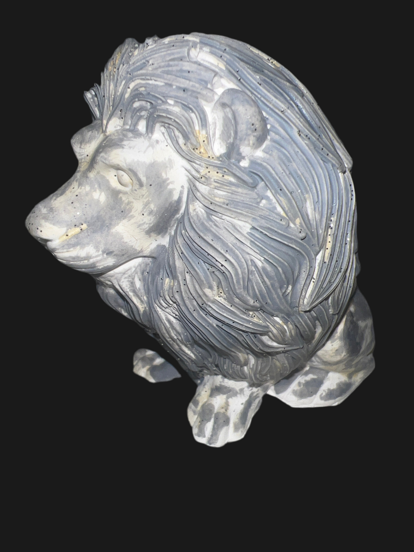 Löwe aus Keramik in der Farbe grau /weiß mit Glitzer handgefertigt „Lion“