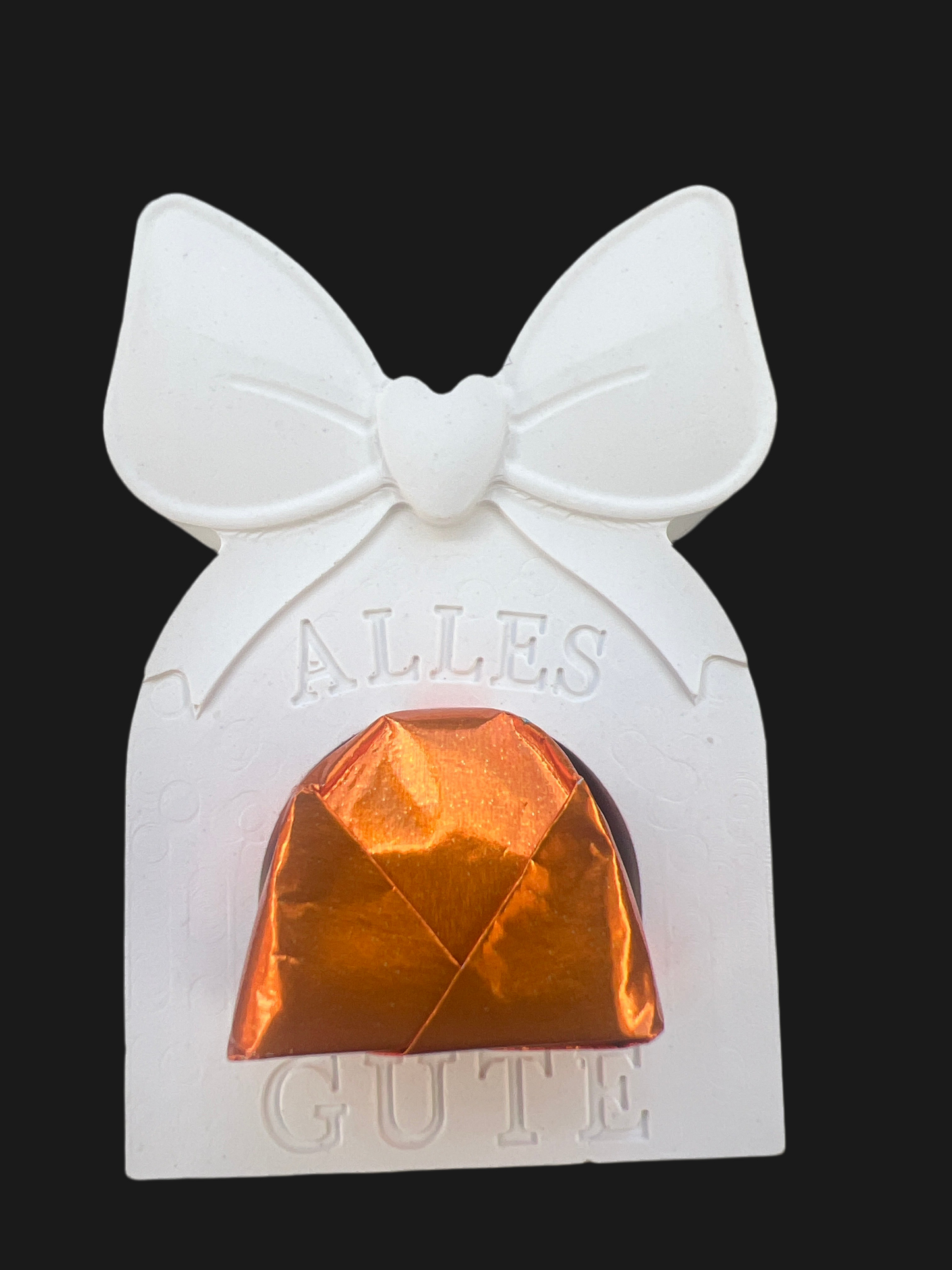 Deko Geschenk mit Schleife „Alles Gute“ mit Küsschen handgefertigt aus Keramik in der Farbe weiß