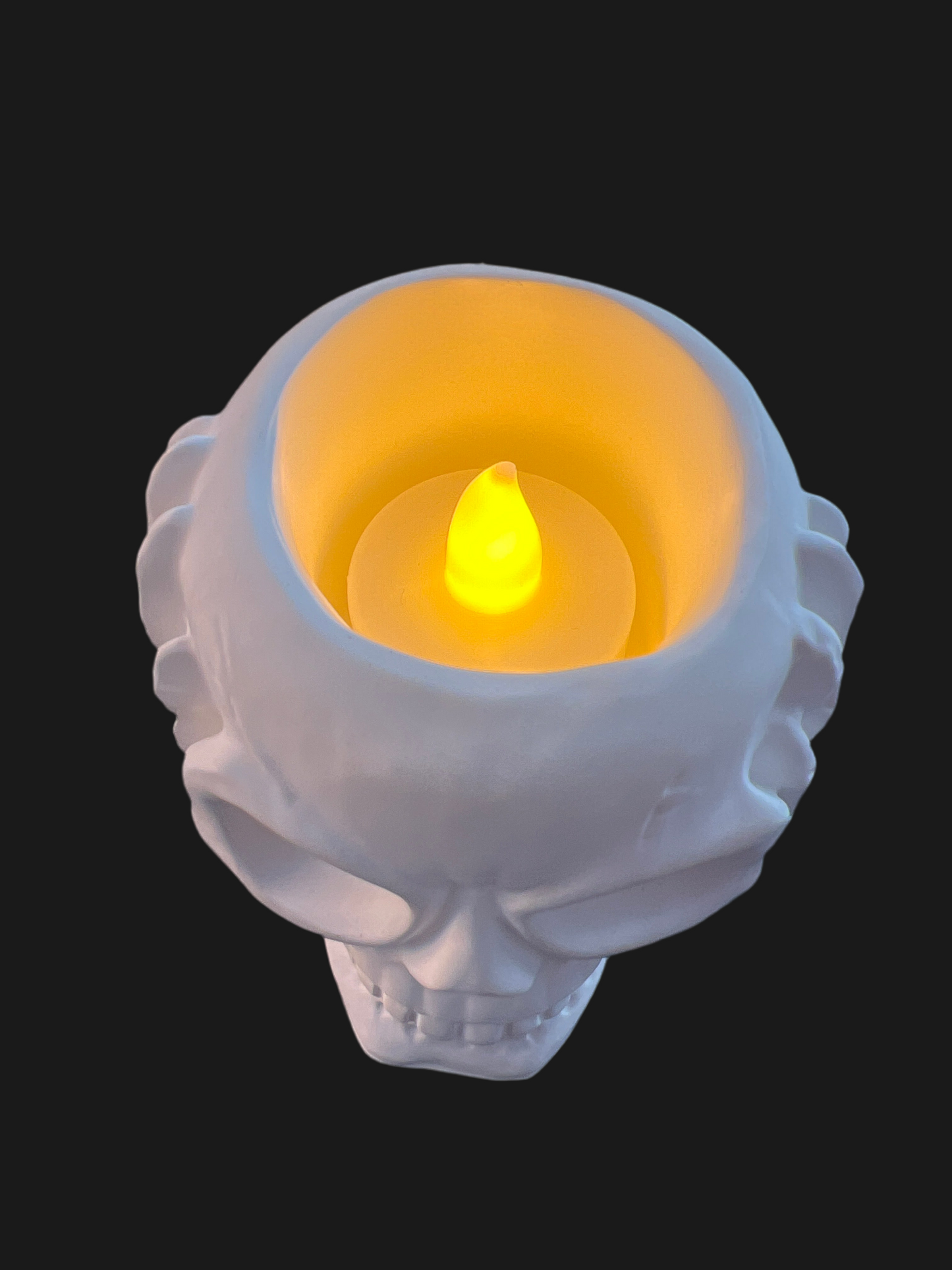 Totenkopf Schädel „nichts hören“ handgefertigt in der Farbe weiß aus Keramik mit LED-Teelicht warmweiß