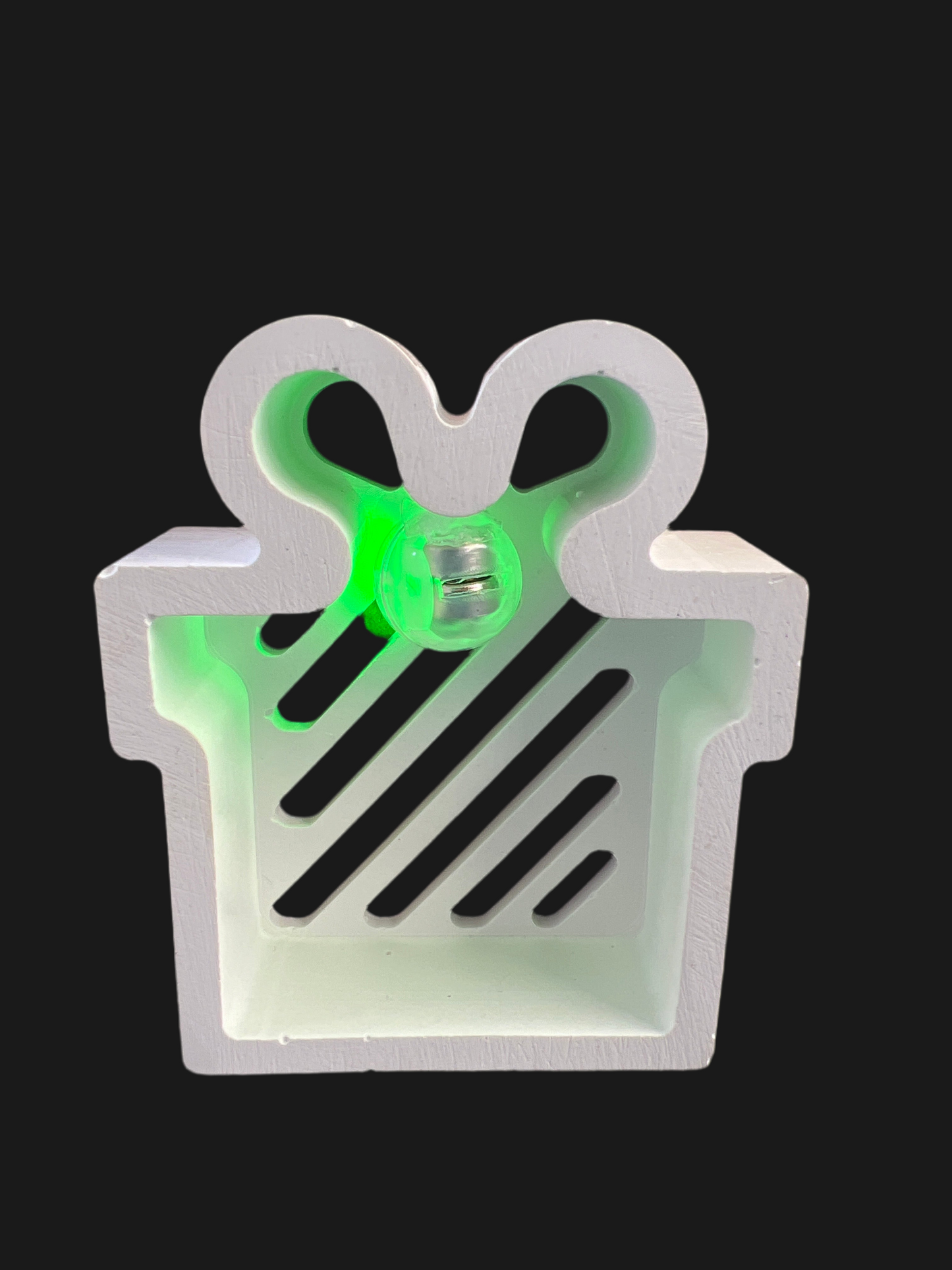 Deko Element „Geschenk“ *gestreift* mit LED-Ballonlicht in der Farbe grün