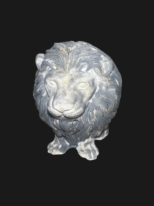 Löwe aus Keramik in der Farbe grau /weiß mit Glitzer handgefertigt „Lion“